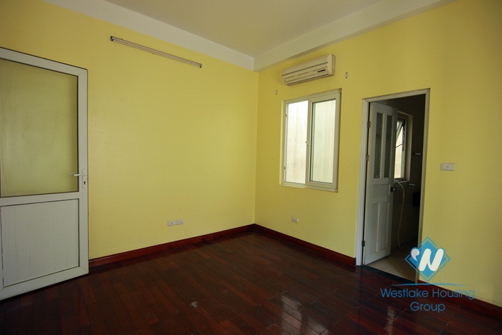 Unfurnished and bright house for rent in Au Co street, Tay Ho district, Ha Noi